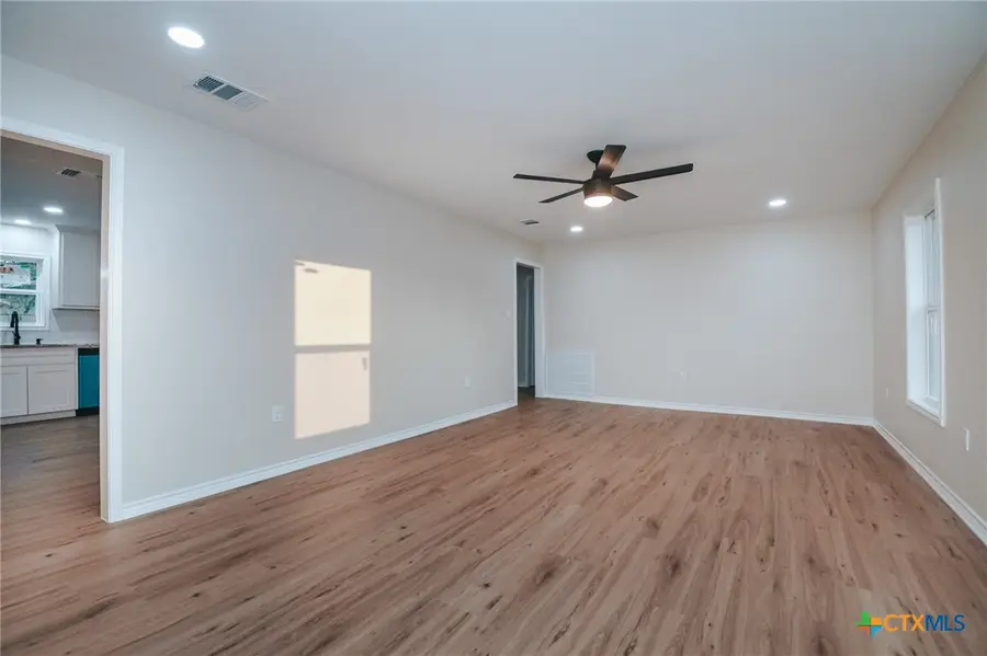 702 E Airline Road, Victoria, TX 77901 - Image #2