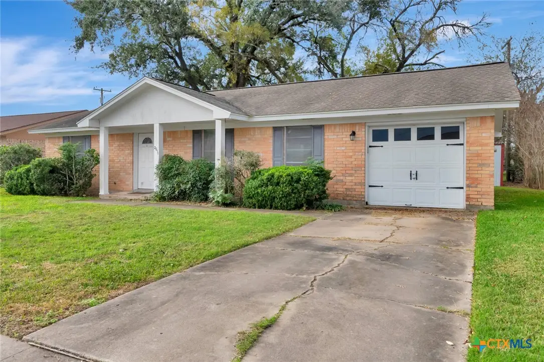 2011 Mission Drive, Victoria, TX 77901 - Image #1