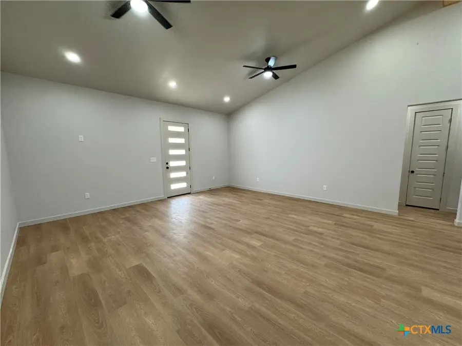 318 Warehouse Road, Victoria, TX 77905 - Image #3