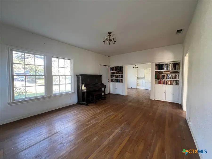 202 Shady Street, Marlin, TX 76661 - #3