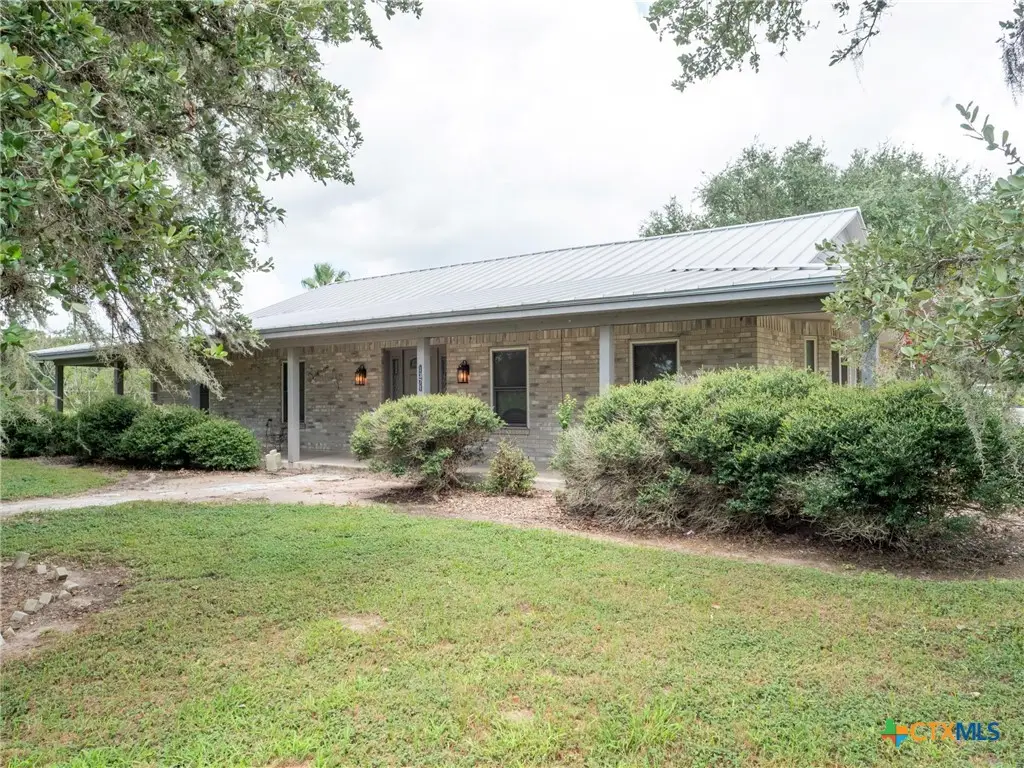 1371 Fannin Oaks Drive, Victoria, TX 77905 - Image #1