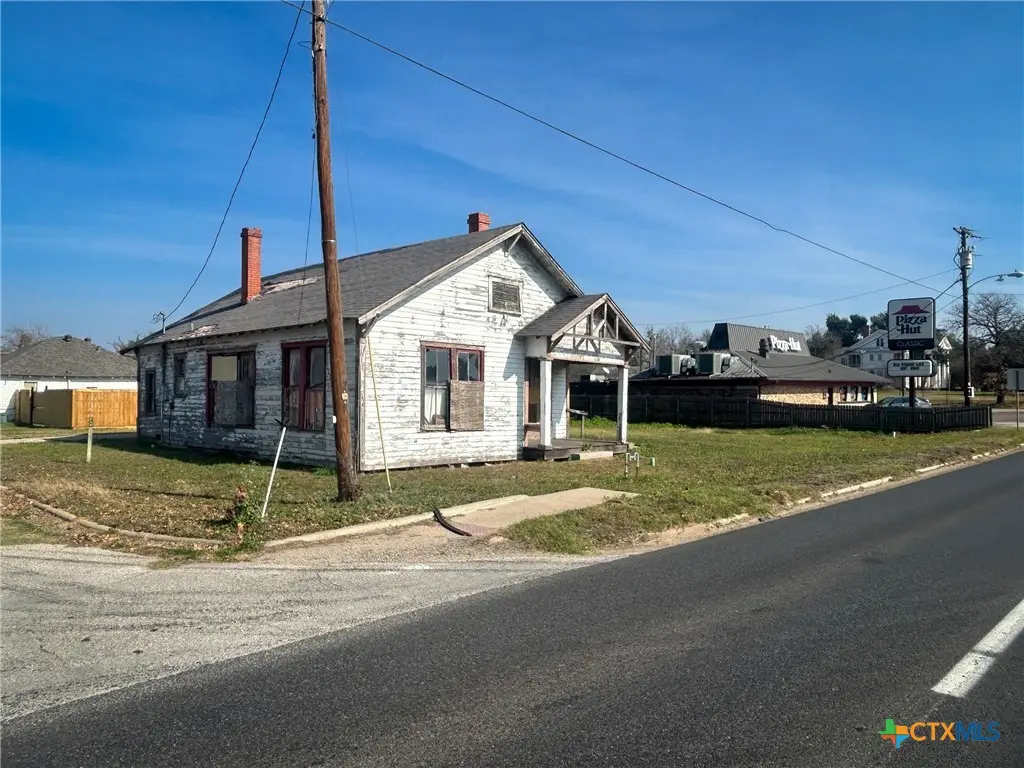 608 W 4th Street, Cameron, TX 76520 - Image #1