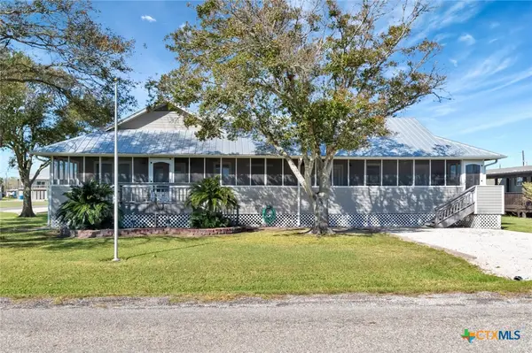 612 W Jackson Avenue, Port O'Connor, TX 77982