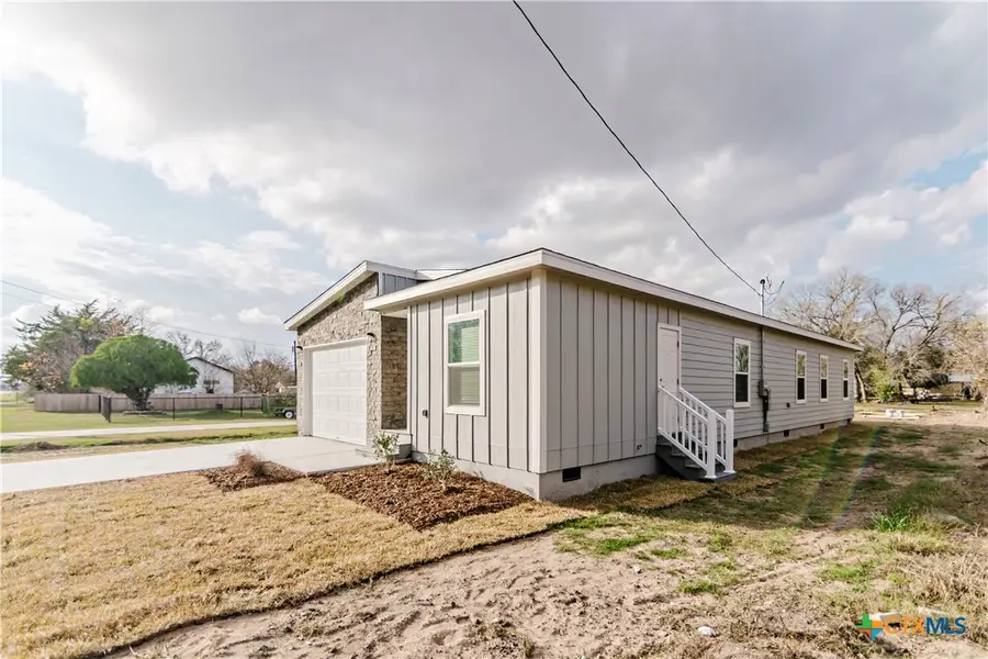 404 Bridge Street, Cuero, TX 77954 - #2