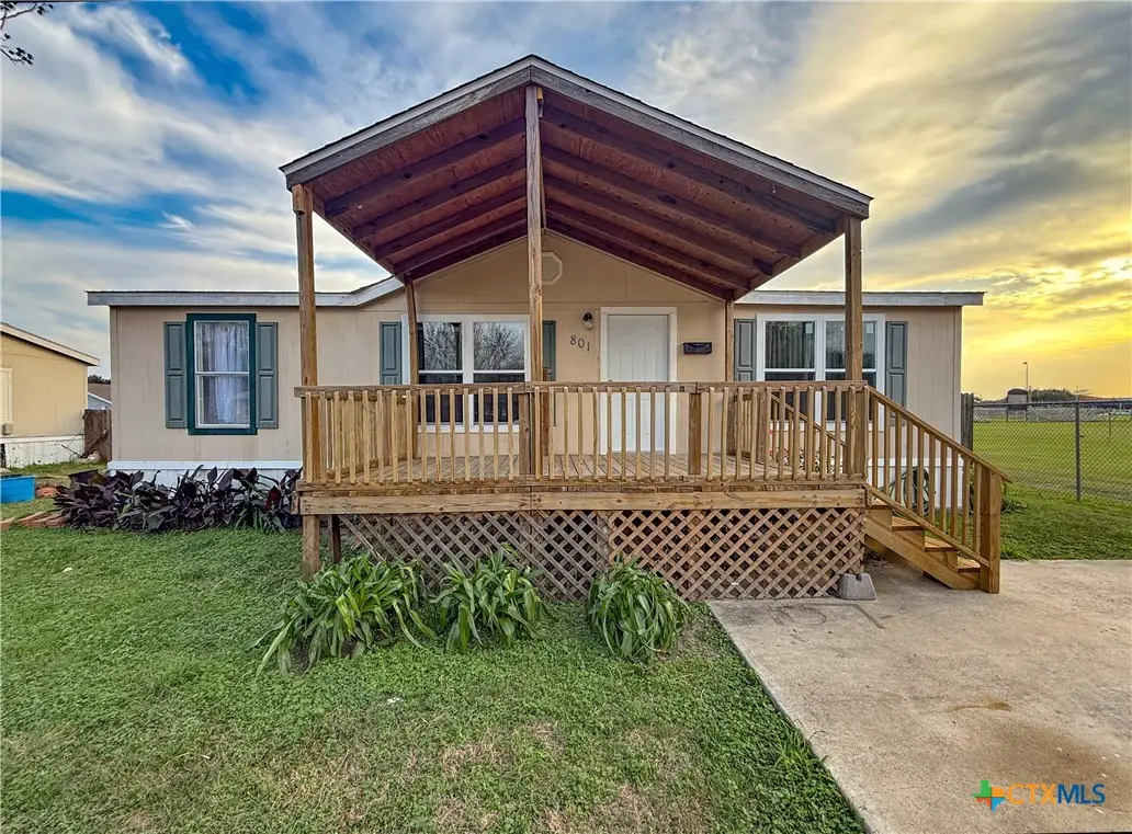 801 E Mesquite Lane, Victoria, TX 77901 - Image #1