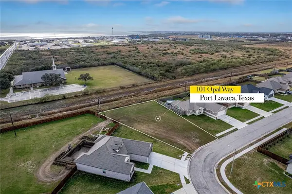 101 Opal Way, Port Lavaca, TX 77979