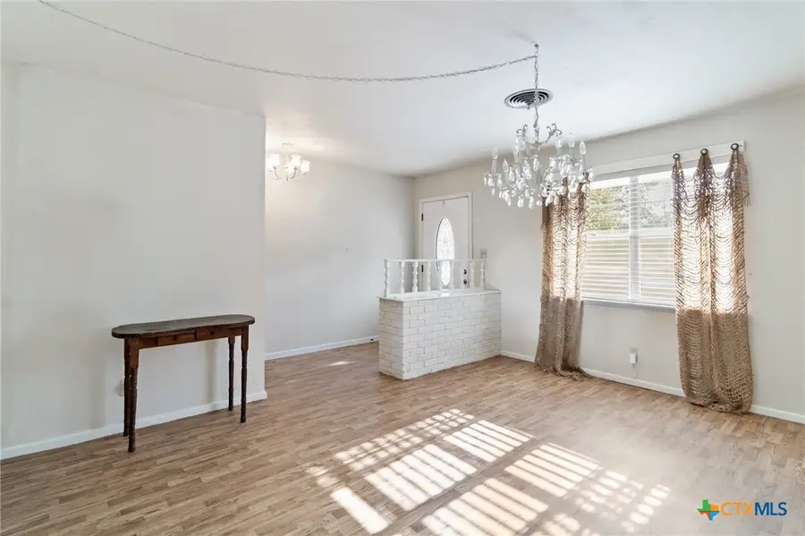 507 Suzanne Street, Edna, TX 77957 - #3