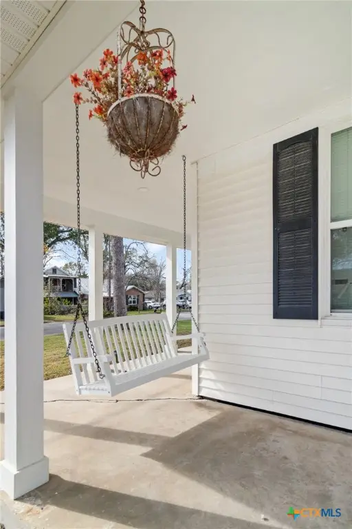 314 W Brackenridge Street, Edna, TX 77957 - #3