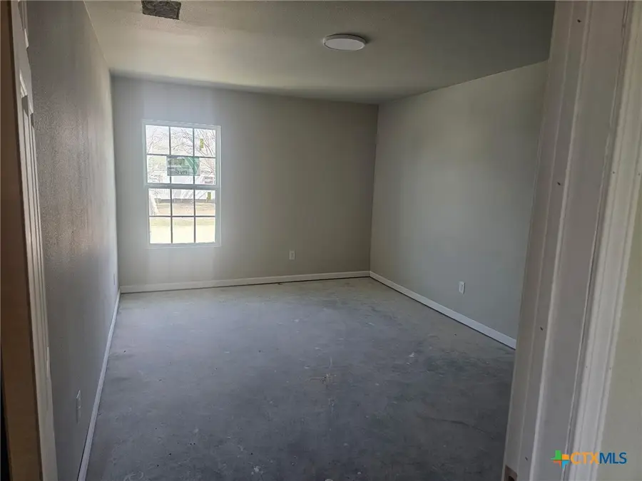 810 E 6th Street, Nixon, TX 78140 - #3