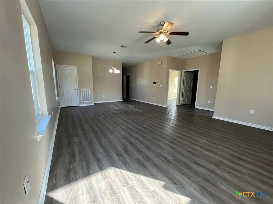 910 E Polk Avenue, Victoria, TX 77901 - #2