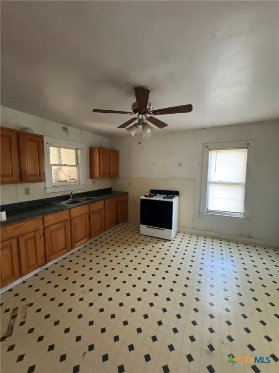 426 Vaughan Avenue, Seguin, TX 78155 - Image #2