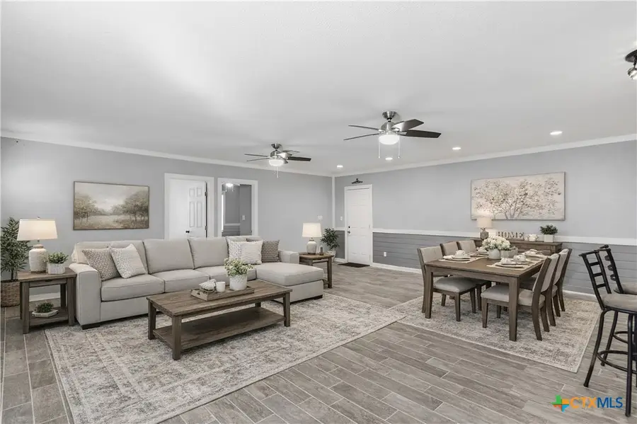 332 W Klein Street, Seguin, TX 78155 - Image #2