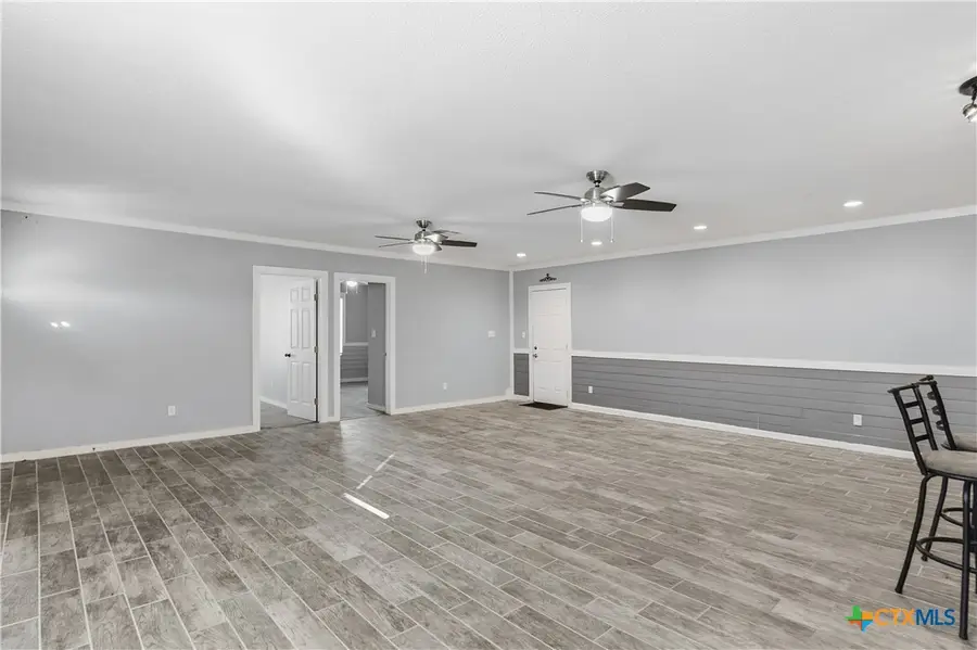 332 W Klein Street, Seguin, TX 78155 - Image #3