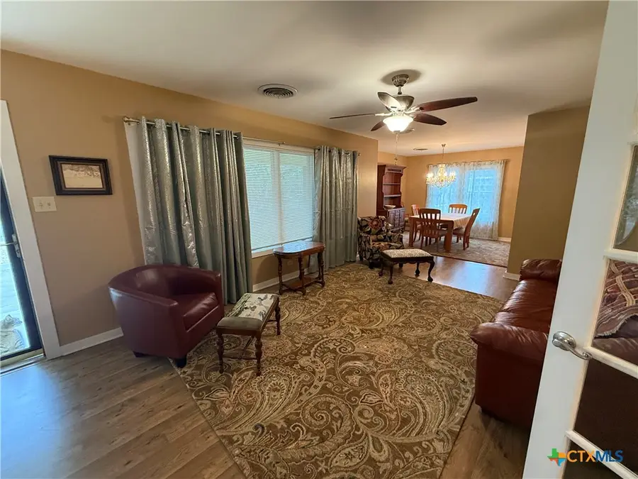 1019 E Gonzales Street, Yoakum, TX 77995 - #3