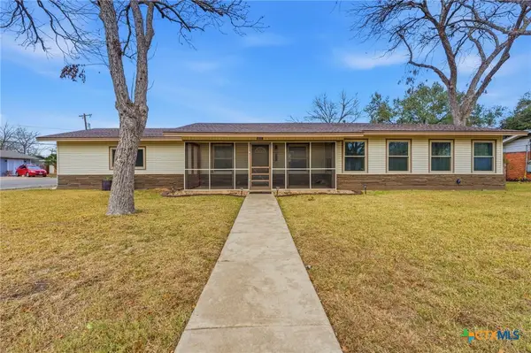 811 Nixon Street, Lockhart, TX 78644