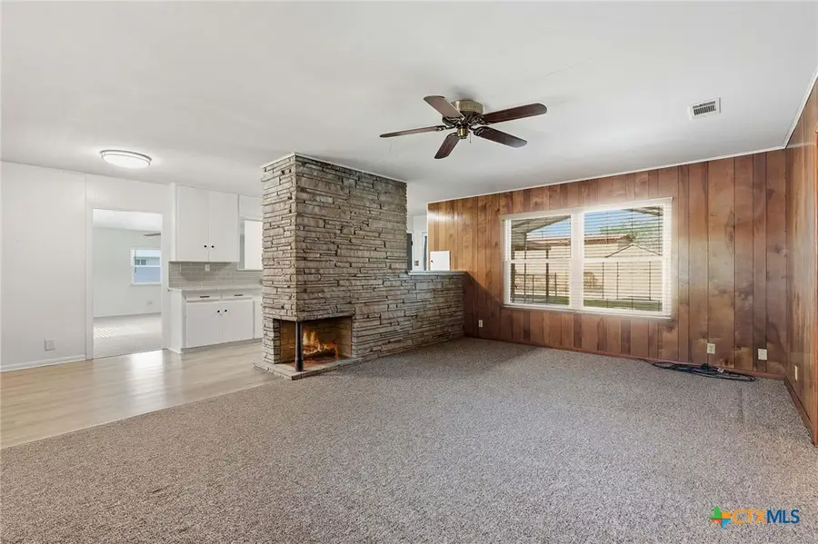 811 Nixon Street, Lockhart, TX 78644 - Image #3