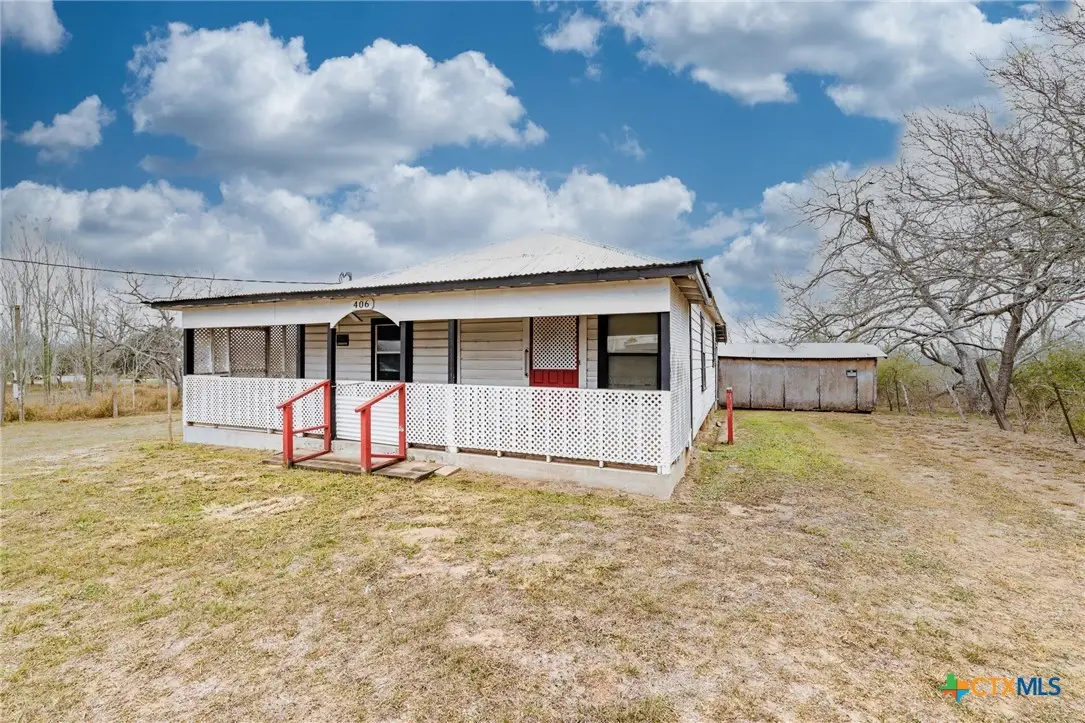 406 N Carpenter Street, Smiley, TX 78159 - #1