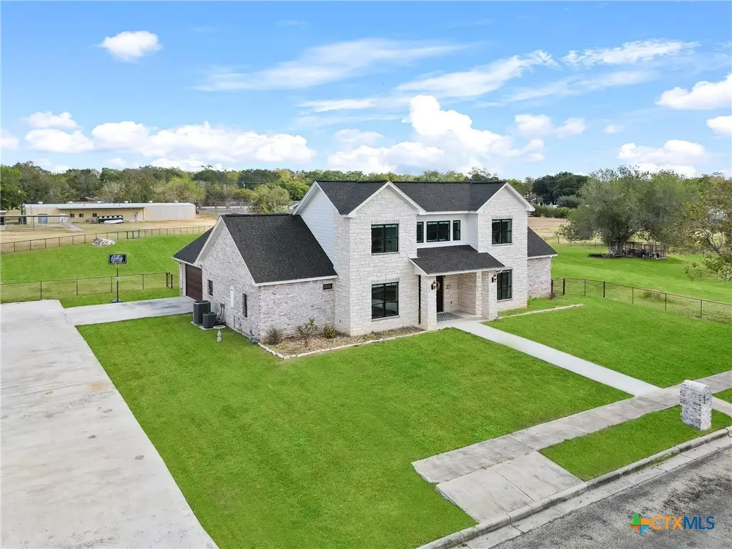 1205 N Avenue G, Shiner, TX 77984 - #1