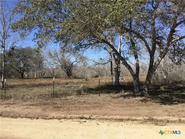 77 Country Acres Pr, Gonzales, TX 78629
