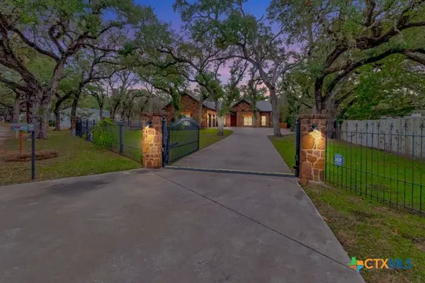 402 Sunset Drive, Edna, TX 77957