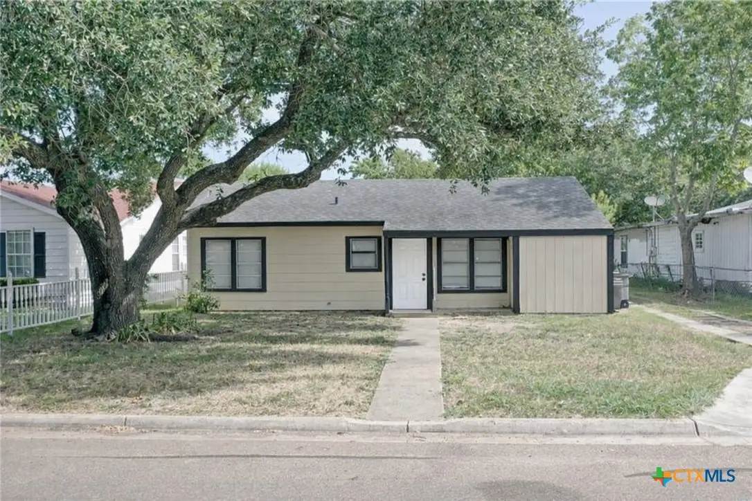 2204 E Colorado Street, Victoria, TX 77901 - #1
