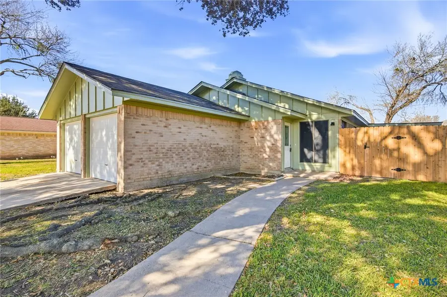 509 Ivanhoe Drive, Victoria, TX 77901 - #2