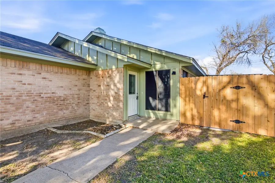 509 Ivanhoe Drive, Victoria, TX 77901 - #3