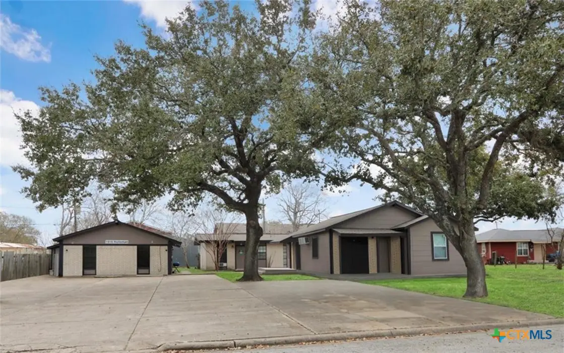 1916 Holloman Drive, Port Lavaca, TX 77979 - Image #1