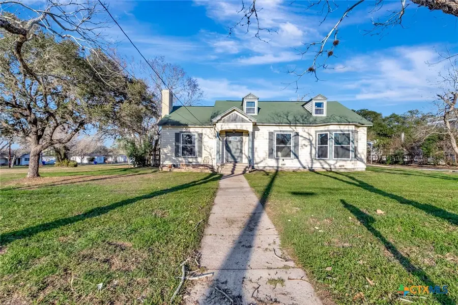 1103 Hopkins Street, Yoakum, TX 77995 - #2