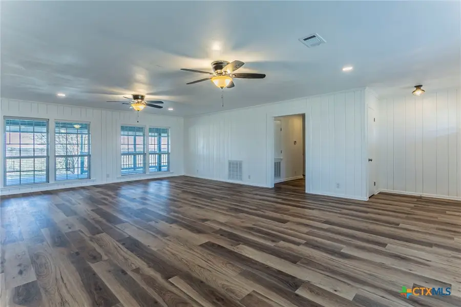 301 Thomas Street, Rogers, TX 76569 - #2