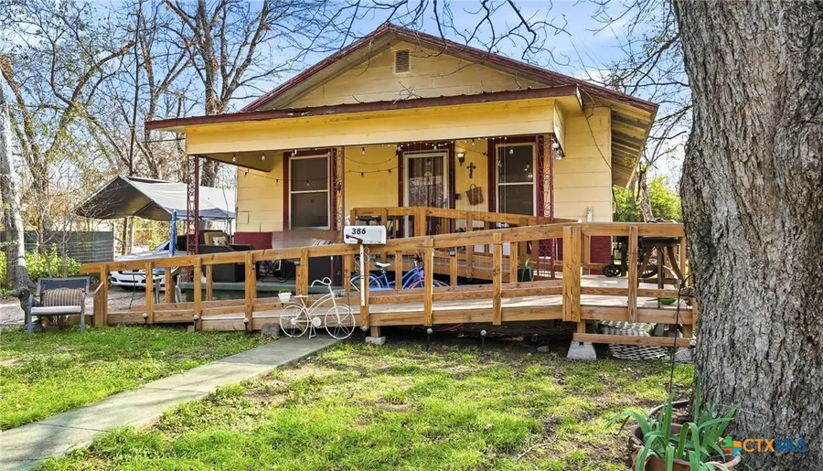 386 E Nacogdoches Street, New Braunfels, TX 78130 - Image #2