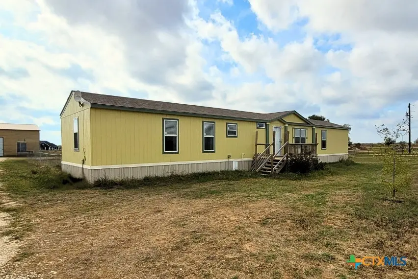 2072 County Road 421, Stockdale, TX 78160 - #2