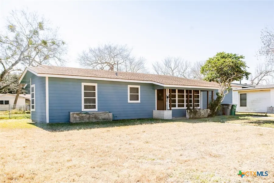 1705 E Poplar Avenue, Victoria, TX 77901 - #2
