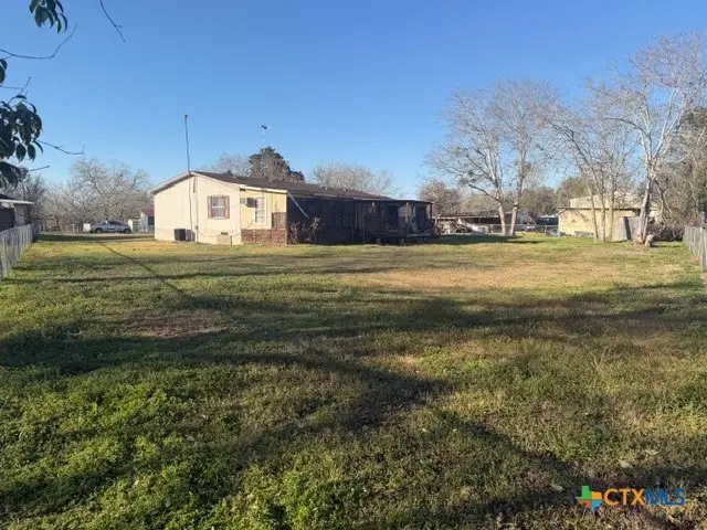 811 Cadwell, Yoakum, TX 77954 - Image #3