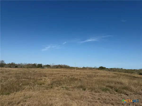 9-16 & 32 Saint Louis Avenue, Port Lavaca, TX 77979