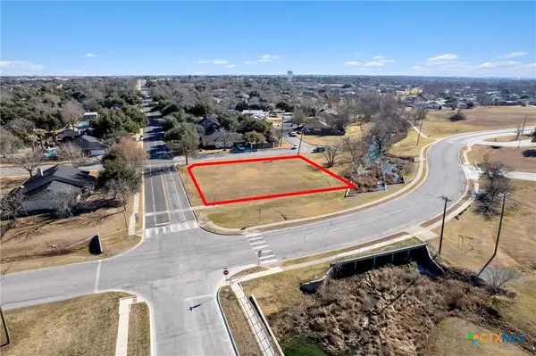 3949 Pinehurst Drive, Taylor, TX 76574