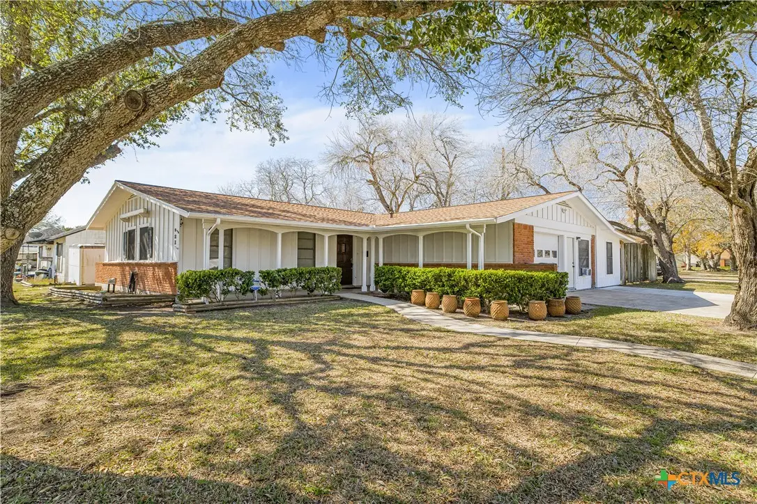 121 Bonham Street, Port Lavaca, TX 77979 - #1