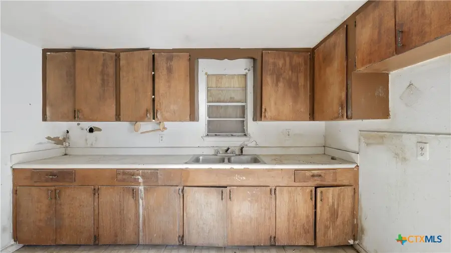 510 Volunteer Street, Seguin, TX 78155 - Image #3