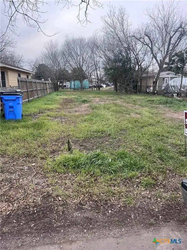 920 Veterans Street, Seguin, TX 78155