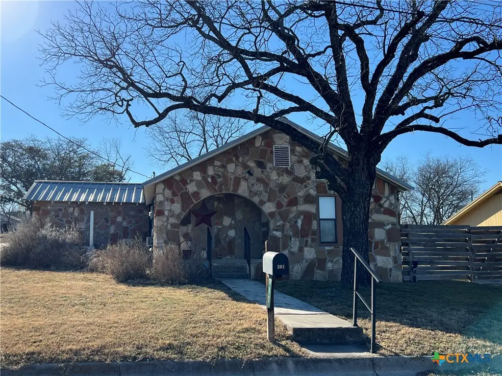 302 N Arnold Street, Lampasas, TX 76550 - #1
