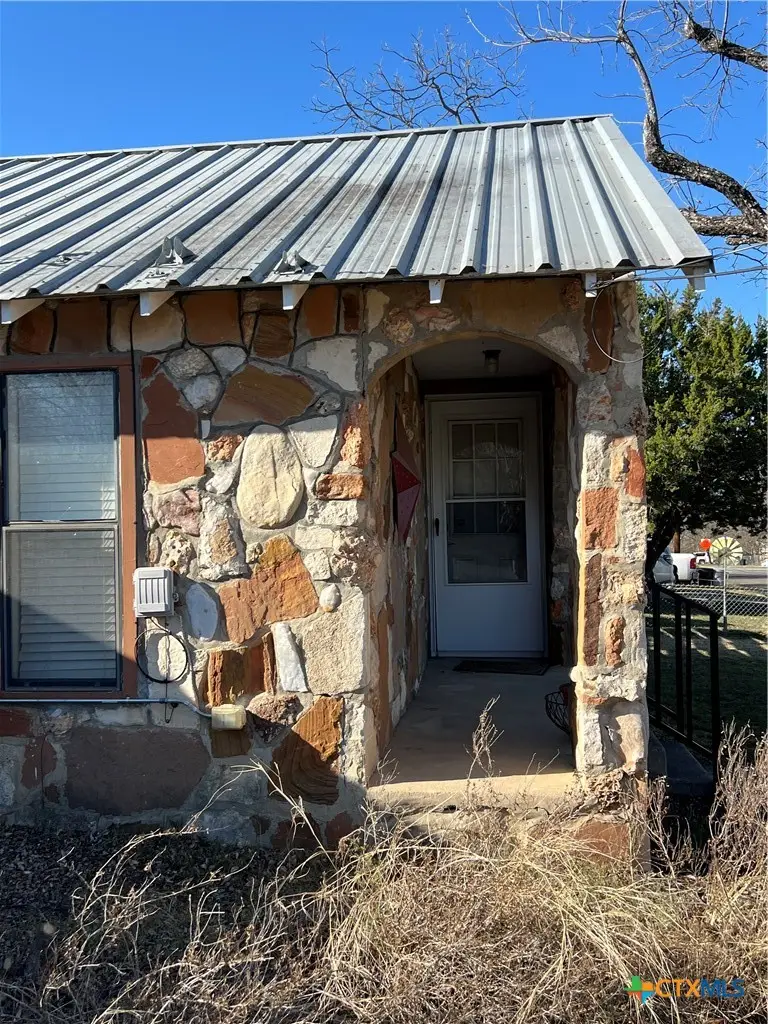 302 N Arnold Street, Lampasas, TX 76550 - #2