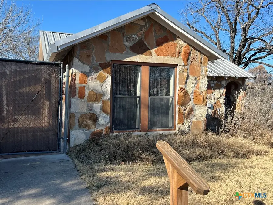 302 N Arnold Street, Lampasas, TX 76550 - #3