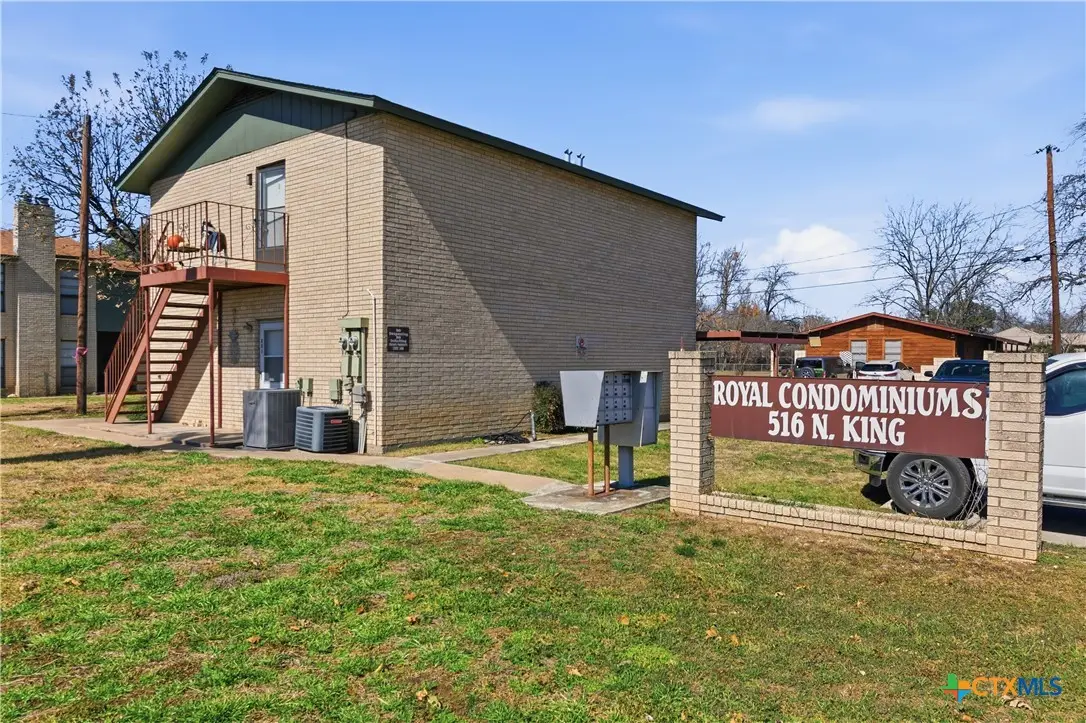 516 N King Street #301, Seguin, TX 78155 - #1