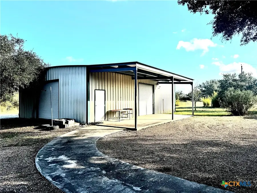 2165 County Rd 457, Edna, TX 77957 - #2