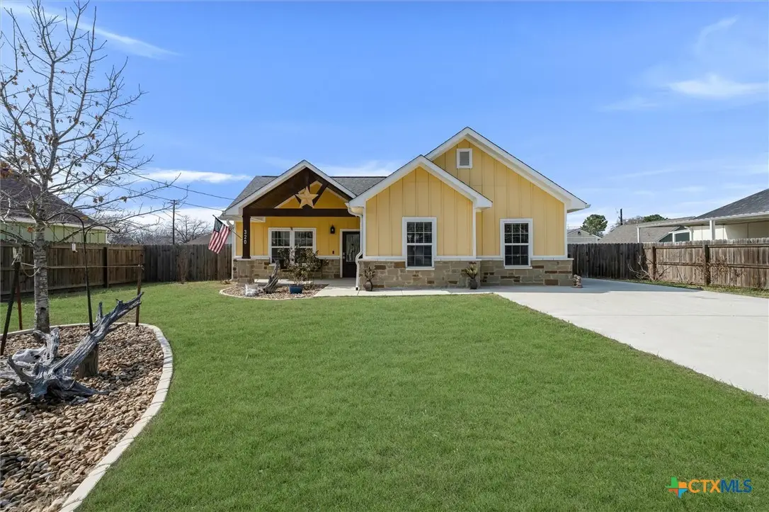 320 Holly Avenue, Luling, TX 78648 - #1