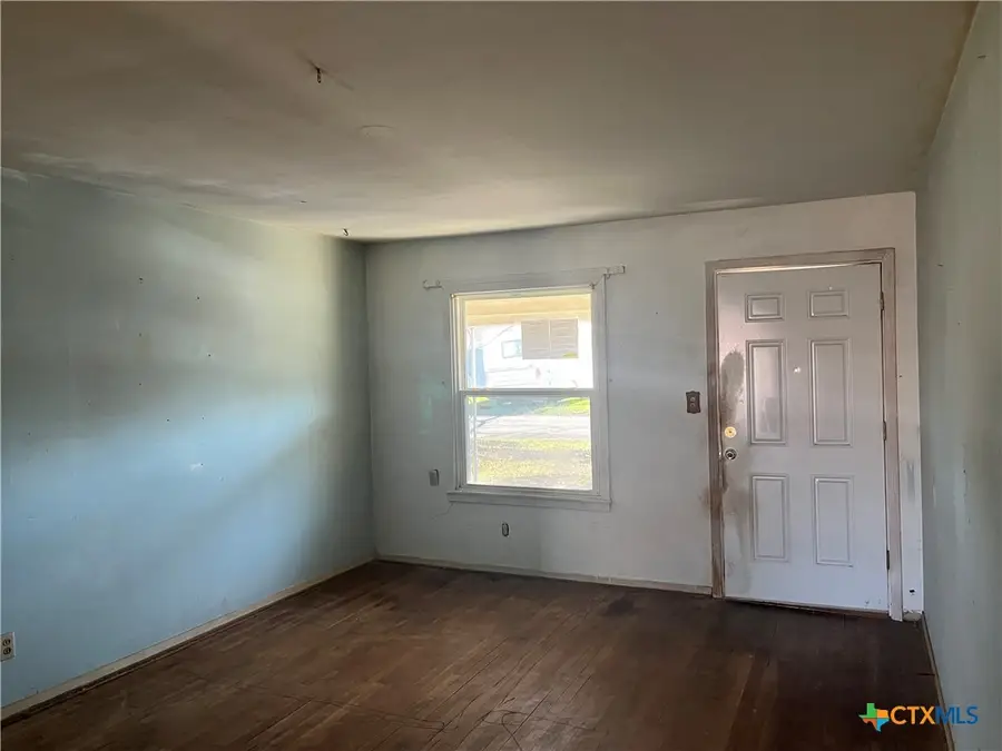 806 E Polk Avenue, Victoria, TX 77901 - #3