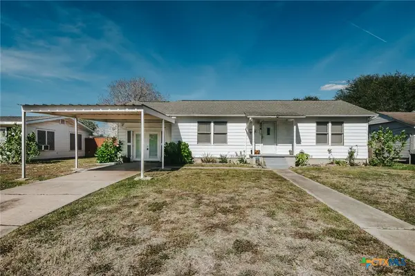904 E Mistletoe Avenue, Victoria, TX 77901