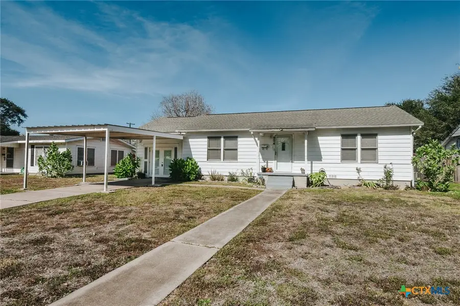 904 E Mistletoe Avenue, Victoria, TX 77901 - #2