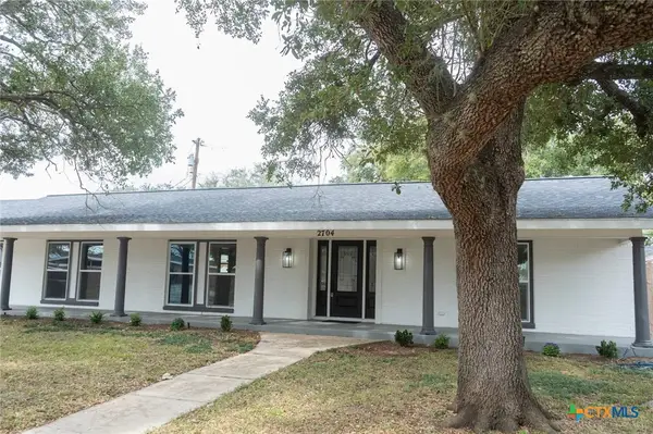 2704 E Loma Vista Avenue, Victoria, TX 77901