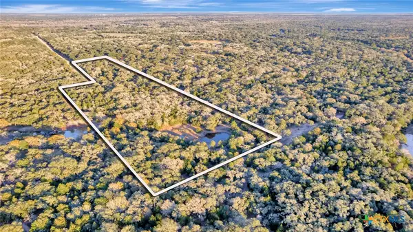 715 Private Road 1051, Hallettsville, TX 77964